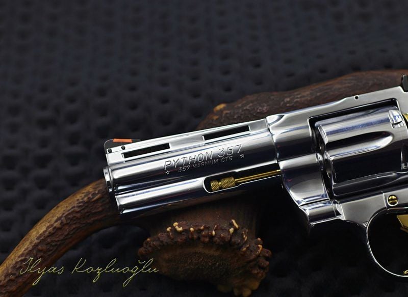 Colt Python 357 Magnum Parlak Beyaz Krom