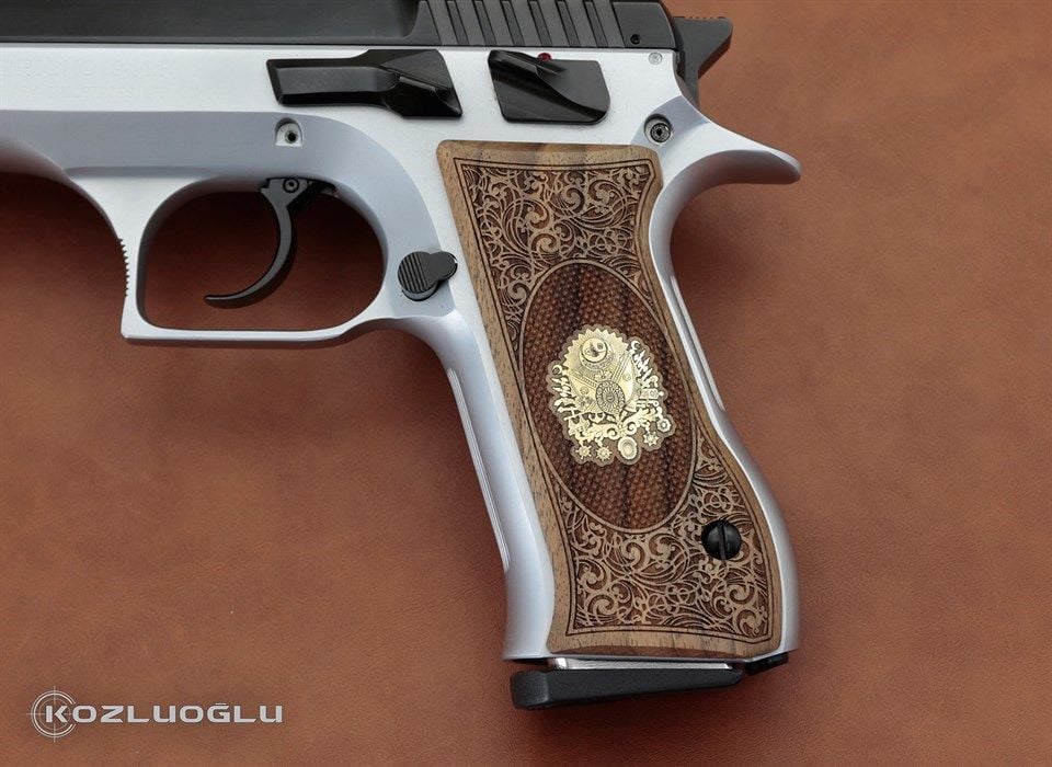 Jericho 941 Armalı Ceviz Kabza