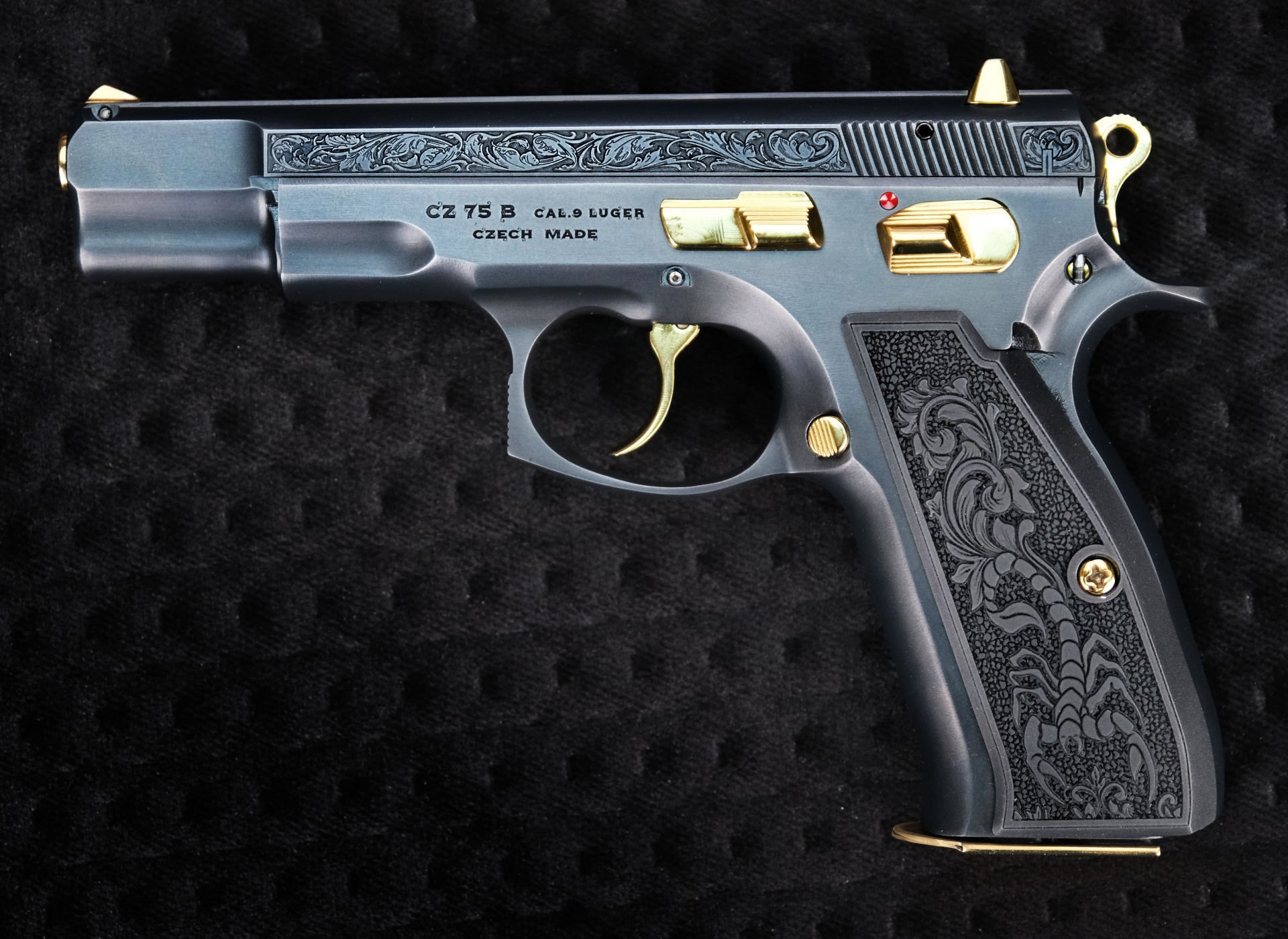Cz 75 Yanaklar Sarmaşık Desen Gravür - Akrep Aliminyum Kabza