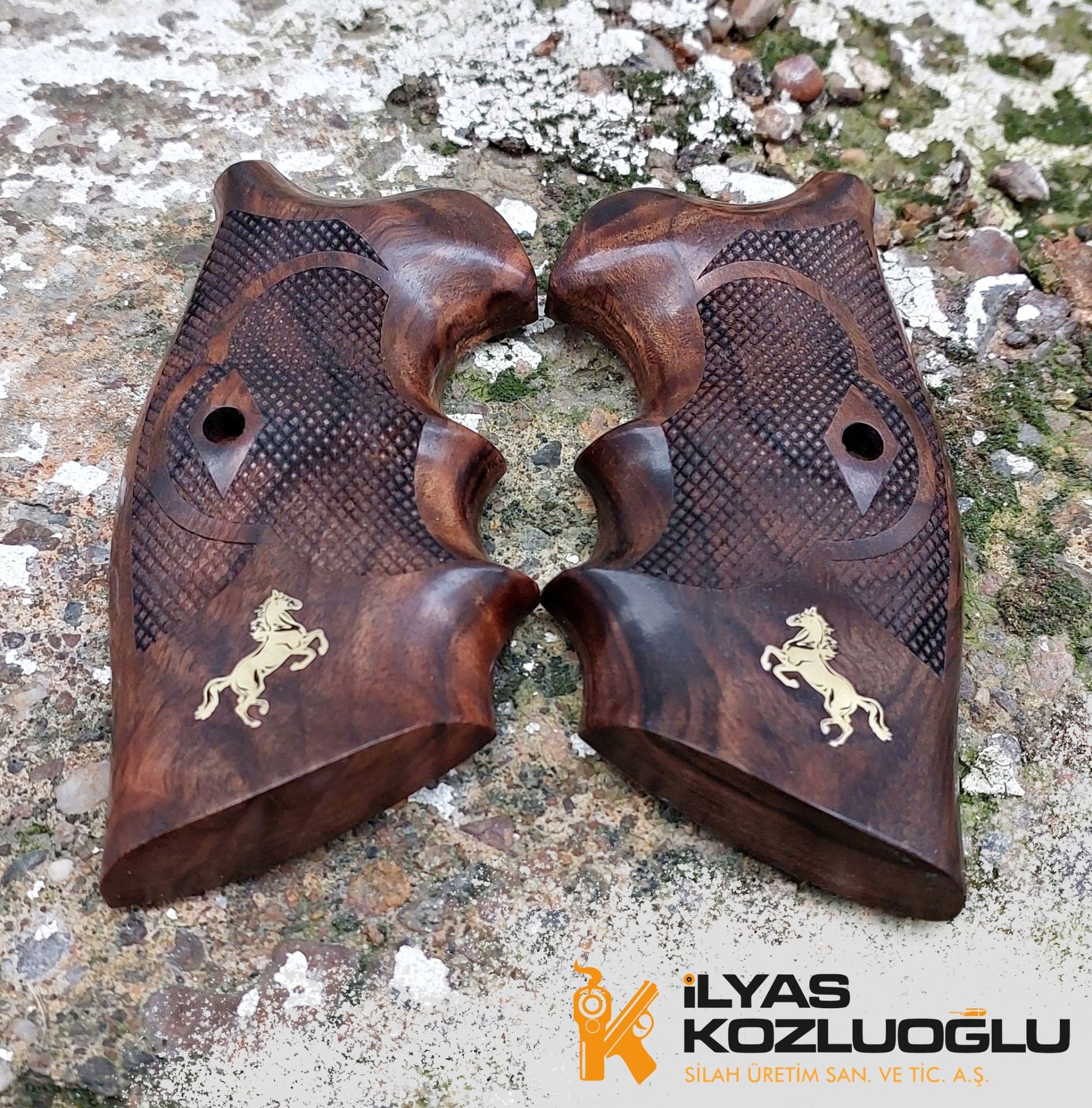 Colt Python Sarı Prinç Logo Baklava Desen Ceviz Kabza