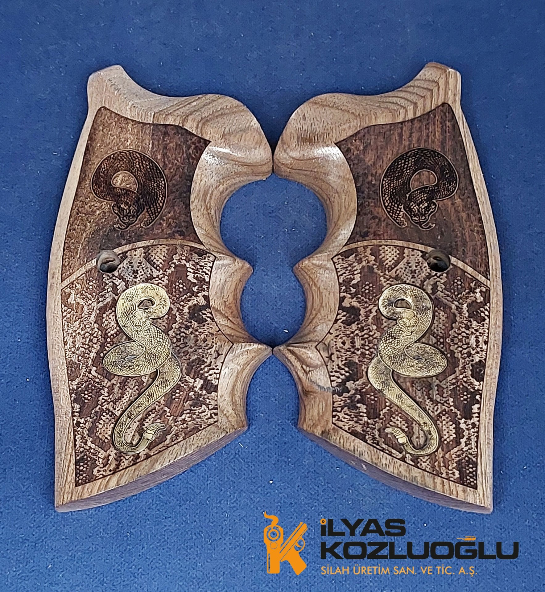 Colt Python Cobra İşlemeli Özel Desen Ceviz Kabza