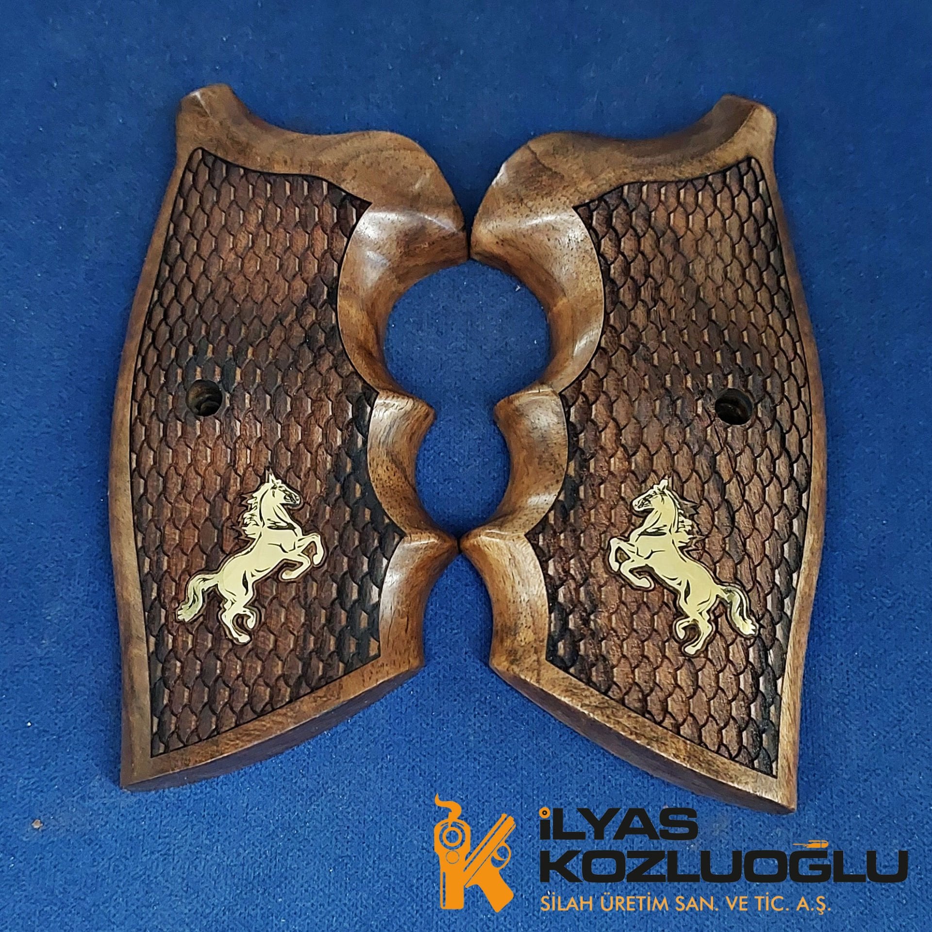 Colt Python Logolu Baklava Desen Ceviz Kabza