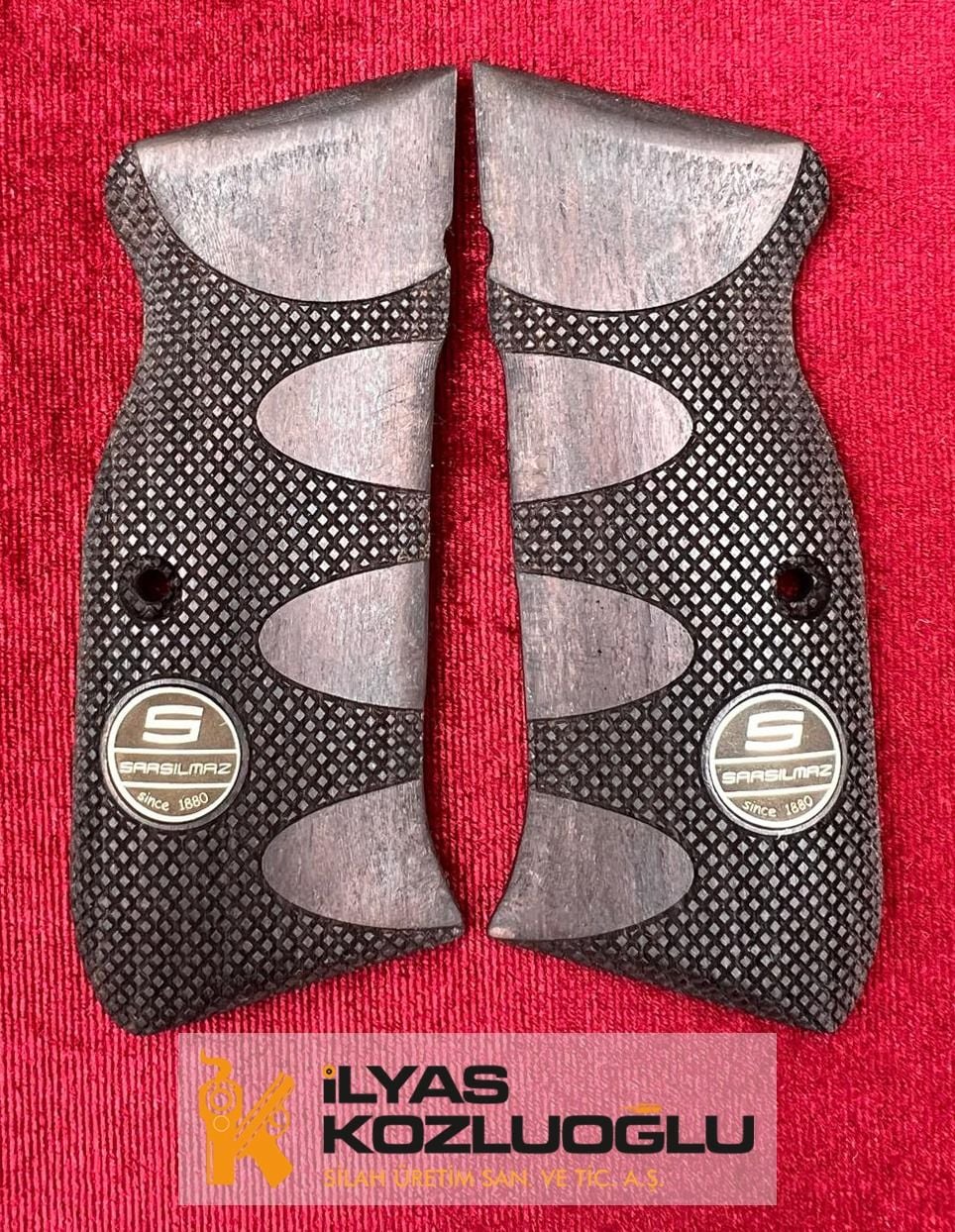 Sarsılmaz Kılınç 2000 Beyaz Pirinç Logolu Tam Yüzey Tasarımlı Ceviz Kabze