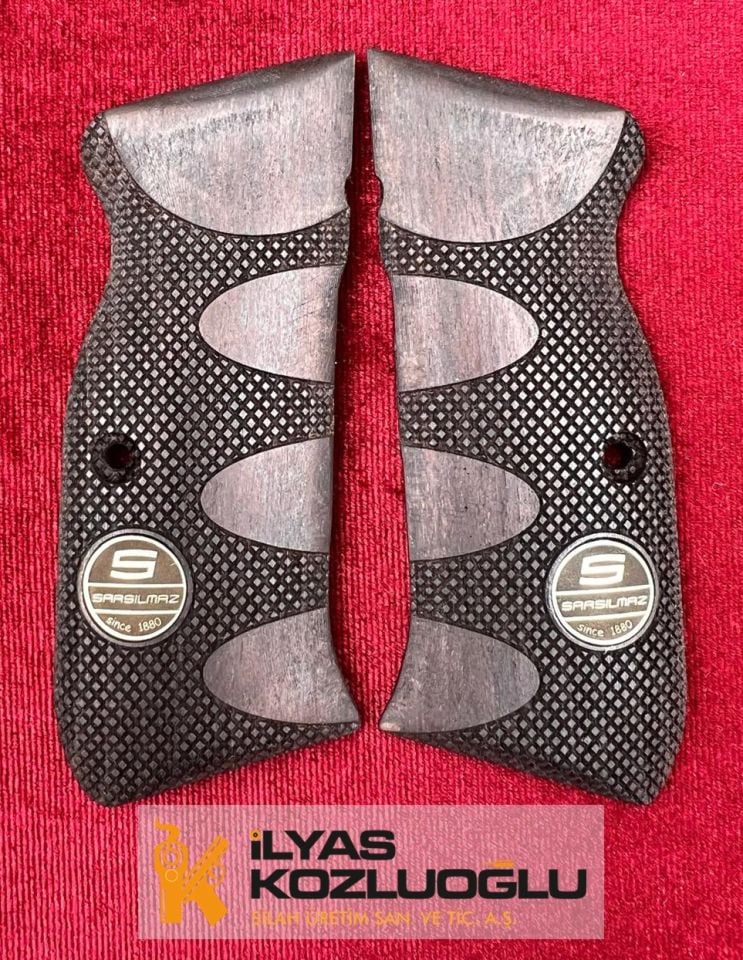 Sarsılmaz Kılınç 2000 Beyaz Pirinç Logolu Tam Yüzey Tasarımlı Ceviz Kabze