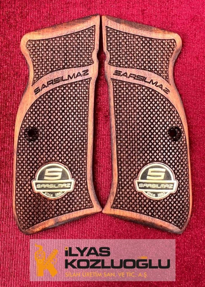 Sarsılmaz Kılınç 2000 Sarı Pirinç Logolu Tam Yüzey Baklava Desenli Ceviz Kabze