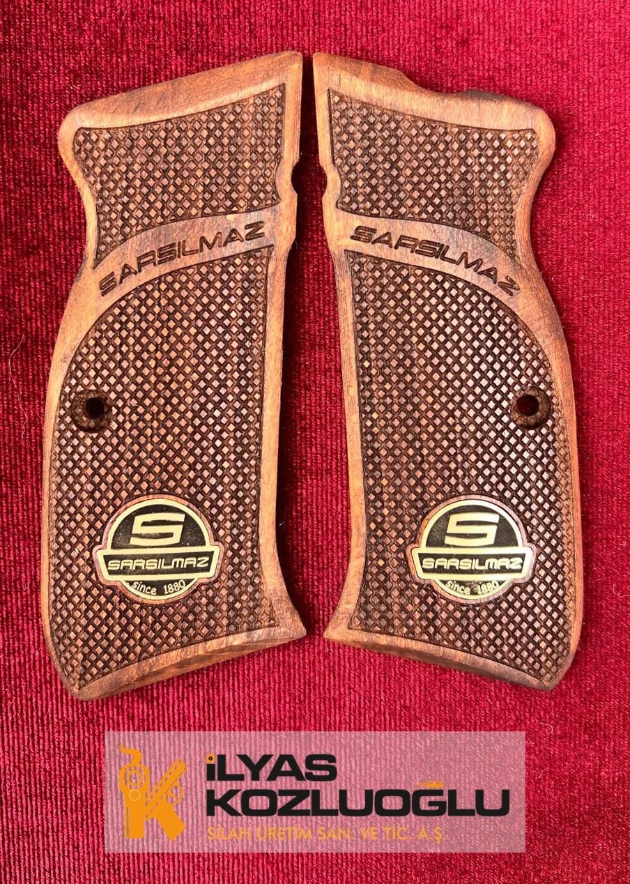 Sarsılmaz Kılınç 2000 Sarı Pirinç Marka Logolu Tam Yüzey Baklava Desenli Ceviz Kabze