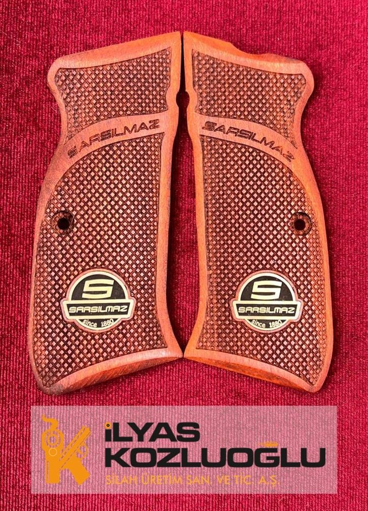 Sarsılmaz Kılınç 2000 Sarı Pirinç Marka Logolu Tam Yüzey Baklava Desenli Ceviz Kabze