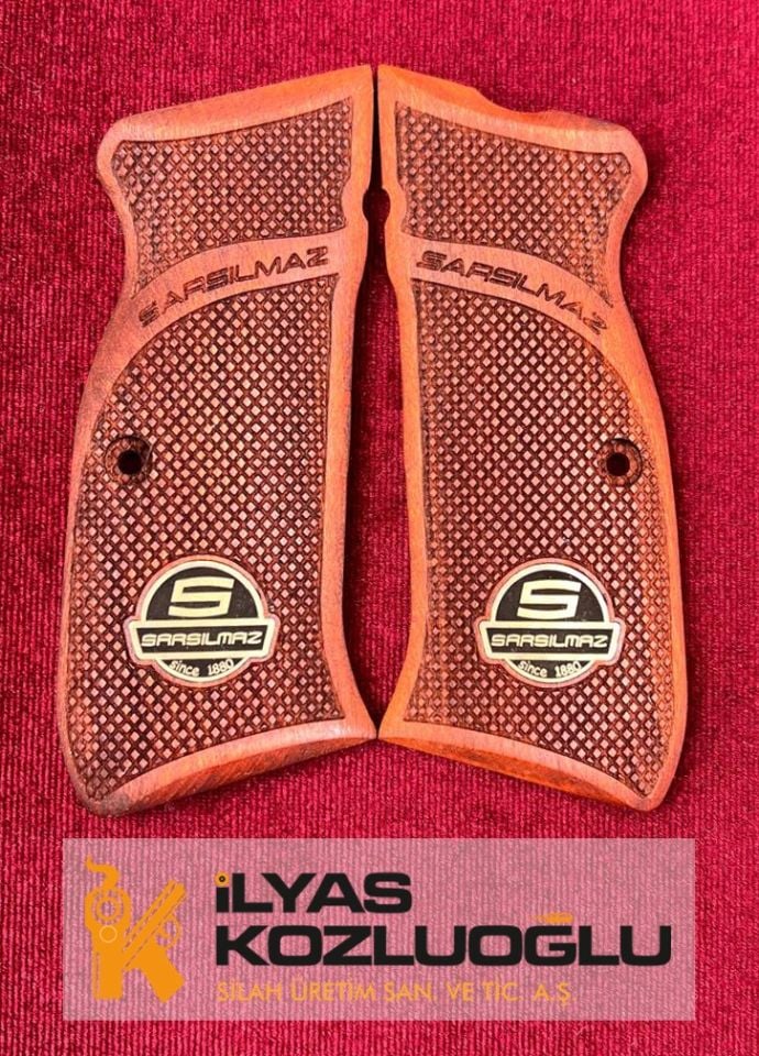 Sarsılmaz Kılınç 2000 Sarı Pirinç Marka Logolu Tam Yüzey Baklava Desenli Ceviz Kabze