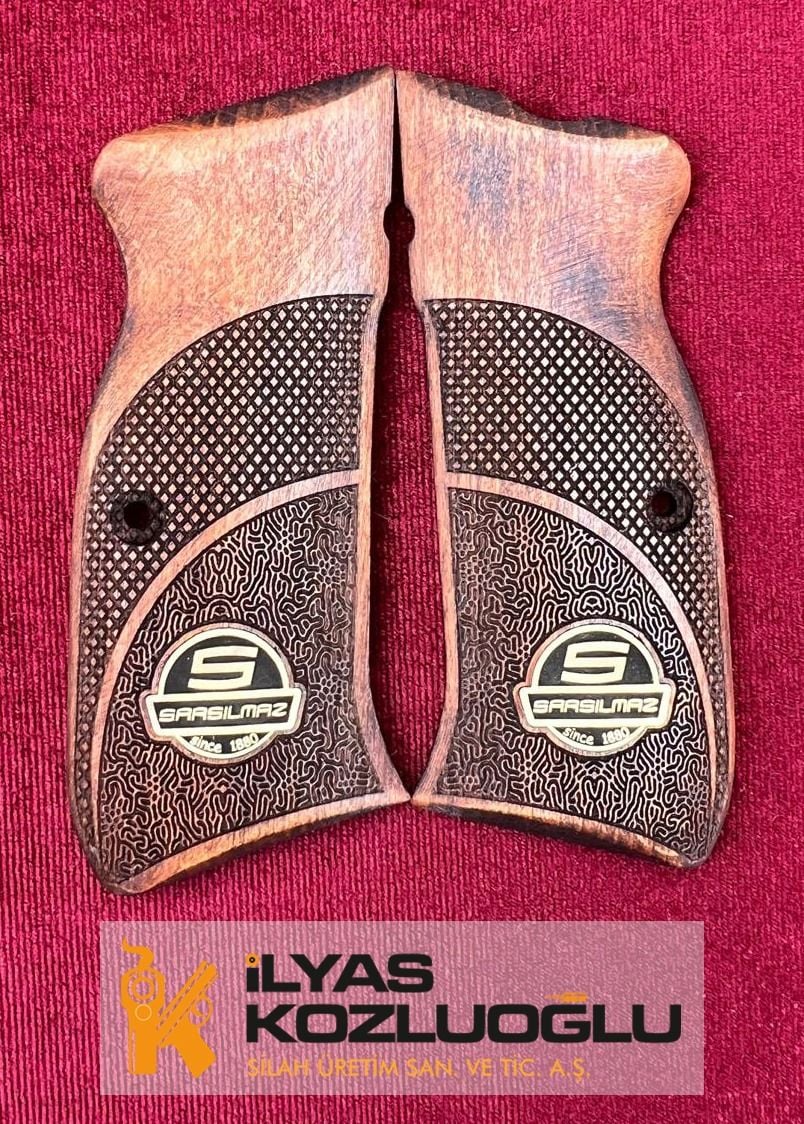 Sarsılmaz Kılınç 2000 Sarı Pirinç Marka Logolu Yarım Yüzey Çift Desenli Ceviz Kabze