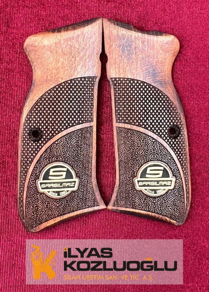 Sarsılmaz Kılınç 2000 Sarı Pirinç Marka Logolu Yarım Yüzey Çift Desenli Ceviz Kabze