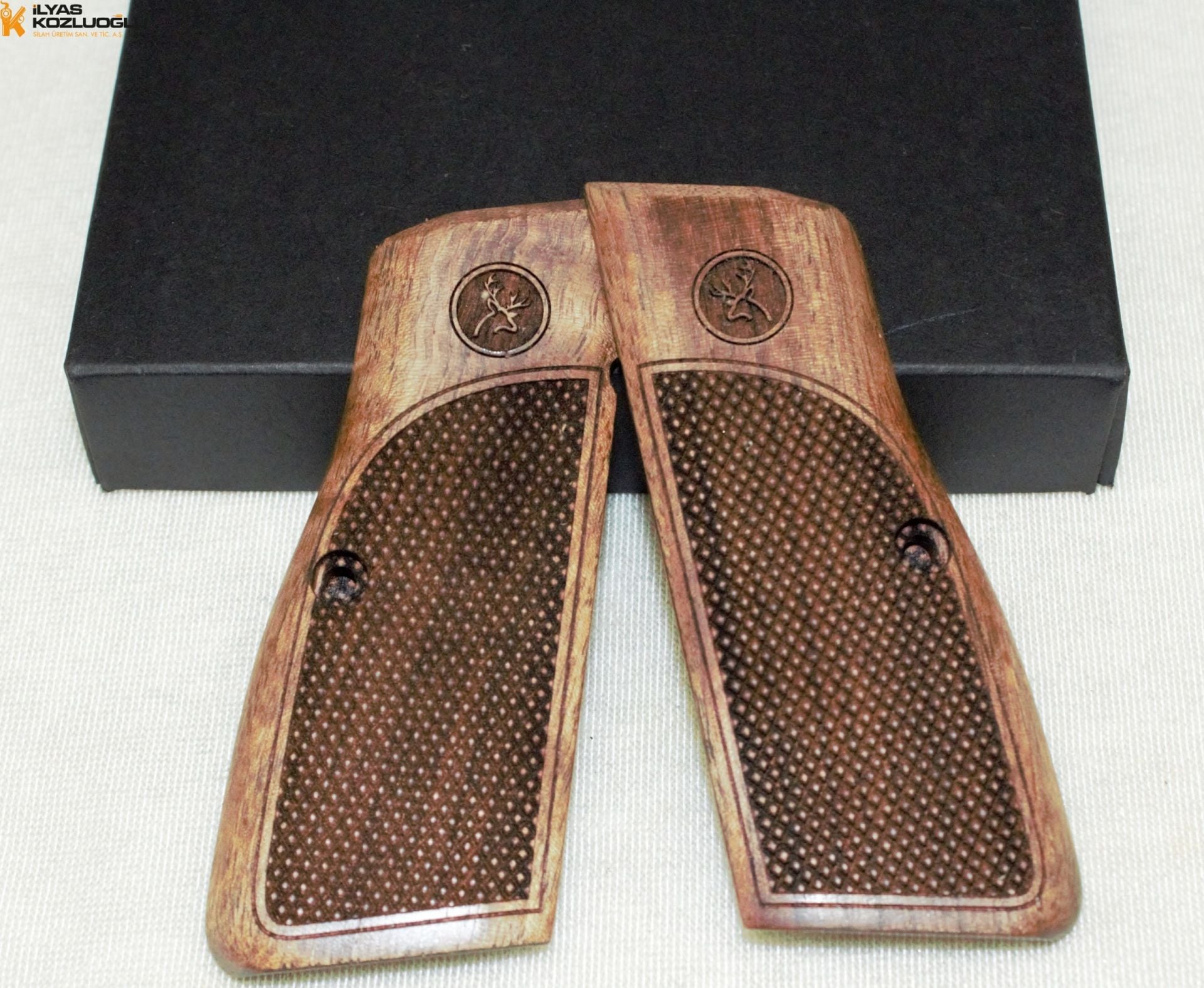 Browning Yarım Yüzey Baklava Desenli Açık Ceviz Kabze