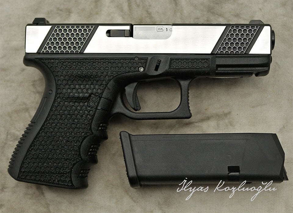 Glock 19 Petek Desen Kertik & Parlak Krom Kaplama