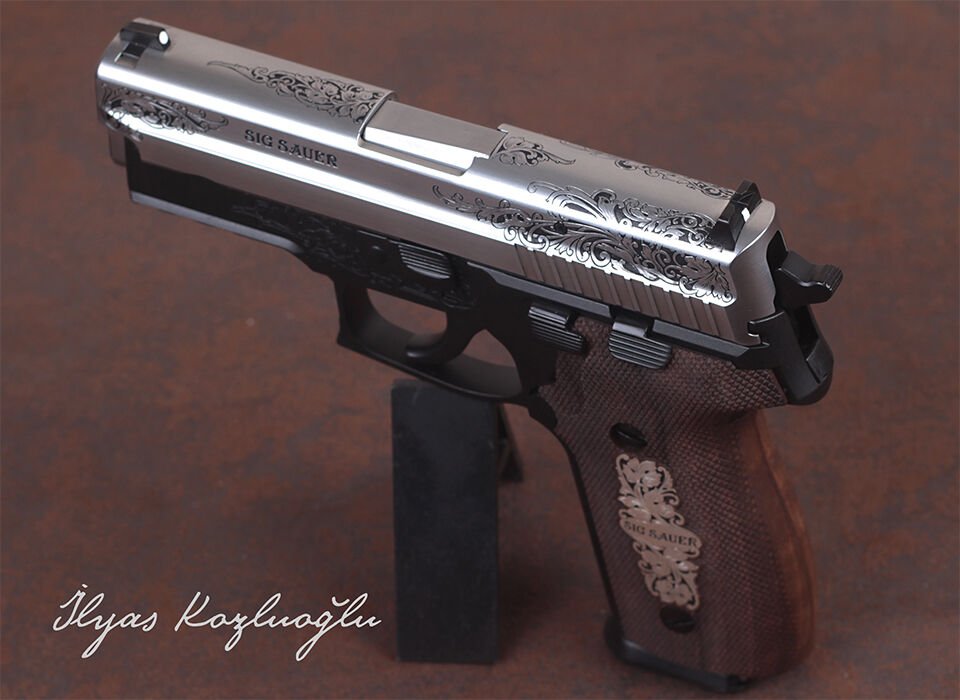 Sig Sauer P226 - Yarım Desen Gravür - Mat Beyaz Krom Kaplama
