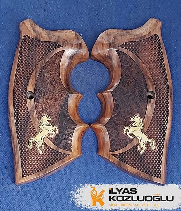 Colt Python Sarı Pirinç At Logolu Tam Yüzey Baklava&Pütür Desenli Koyu Ceviz Kabze