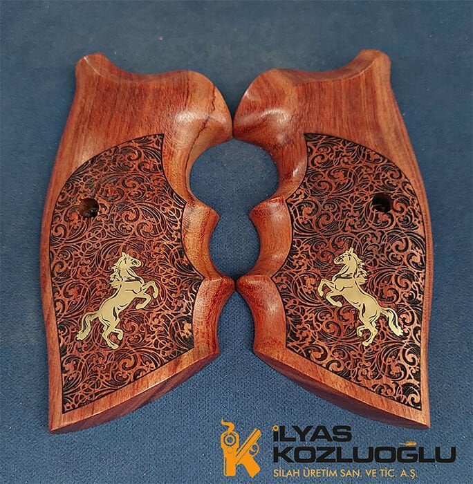 Colt Python Sarı Pirinç At Logolu Tam Yüzey Çiçek Desenli Gül Ağacı Kabze