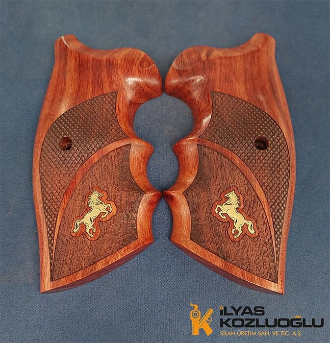 Colt Python Sarı Pirinç At Logolu Yüzey Çift Desenli(Baklava-Pütür)Gül Ağacı Kabze