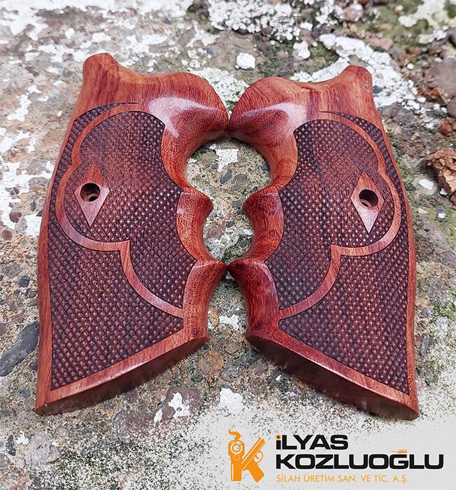 Colt Python Tam Yüzey Baklava Desenli Gül Ağacı Kabze