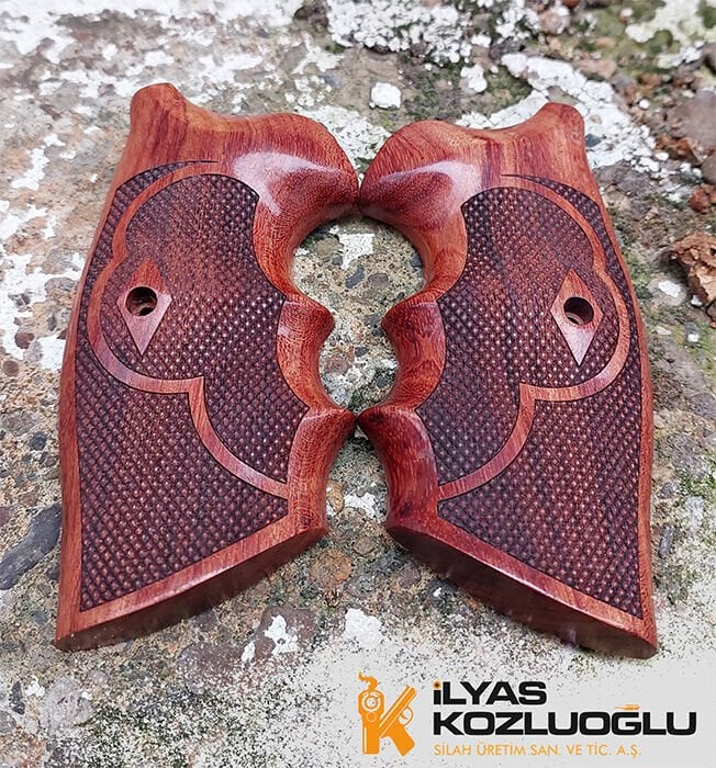 Colt Python Tam Yüzey Baklava Desenli Gül Ağacı Kabze