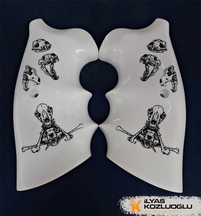 Colt Python Yüzey Yaldızlı Kurukafa İşlemeli Beyaz Pleksi Kabze