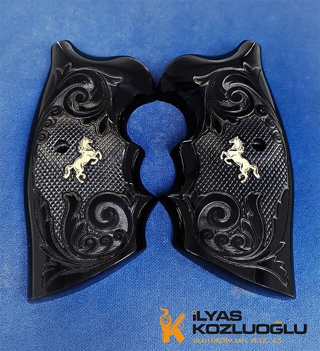 Colt Python - Siyah Pleksi - At Pirinç Logo - Gravür Çerçeveli Baklava Desen