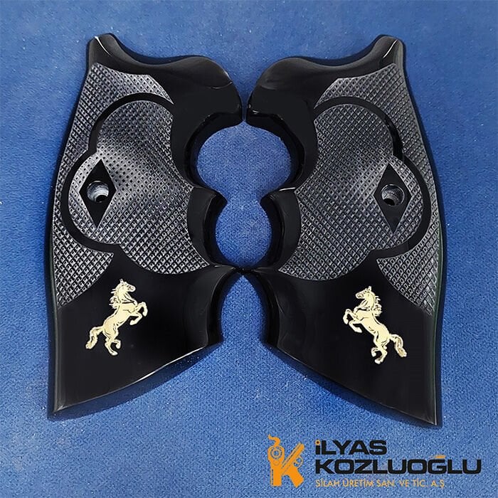 Colt Python Sarı Pirinç At Logolu Özel Tasarım Yüzey İşlemeli Siyah Pleksi Kabze