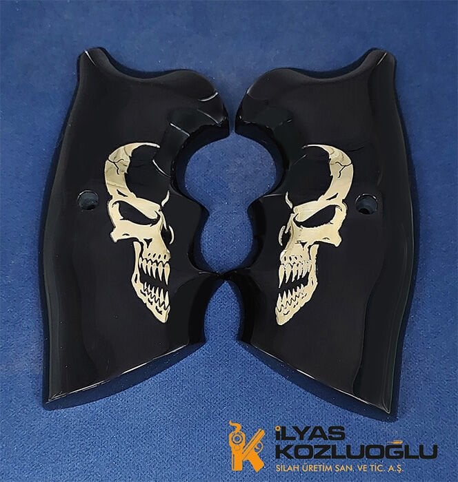 Colt Python Sarı Pirinç Kuru Kafa Logolu Siyah Pleksi Kabze