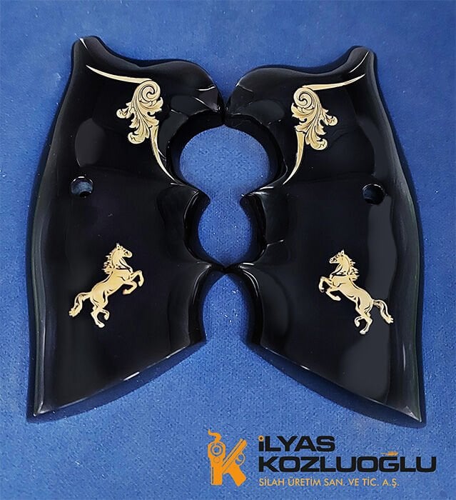 Colt Python Sarı Pirinç At Logolu Ve Kenarları Özel Tasarım Gravür İşlemeli Siyah Plexi Kabze