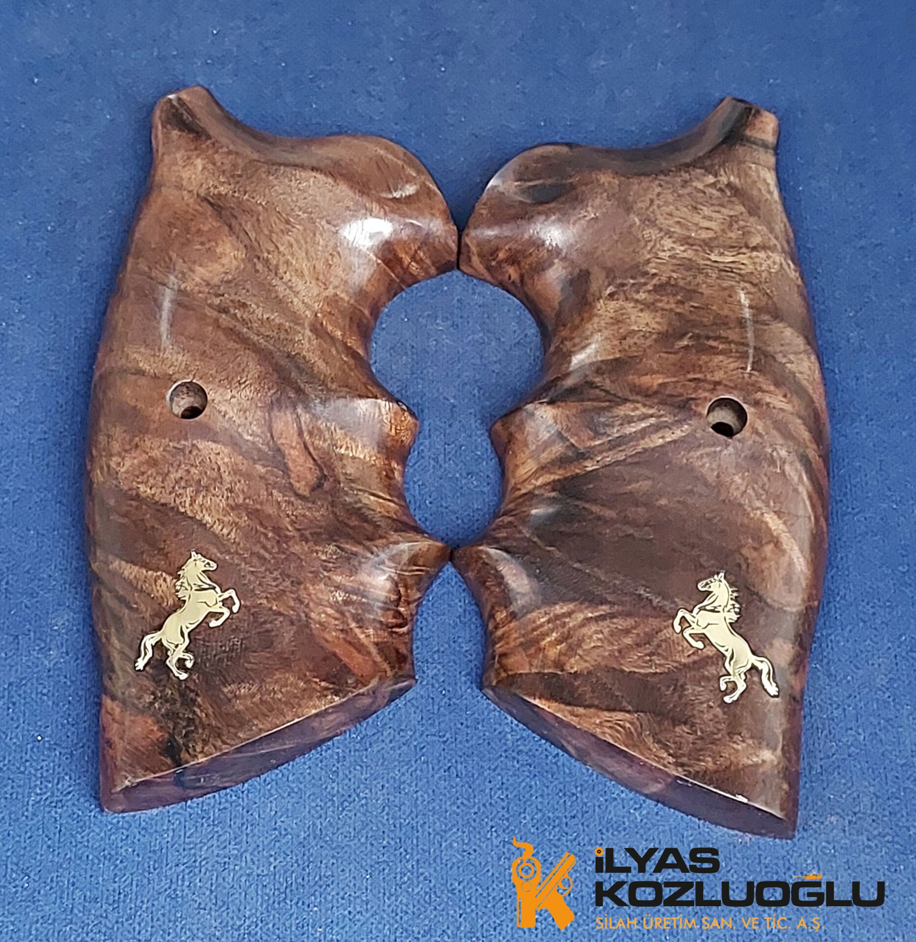 Colt Python Sarı Pirinç At Logolu Düz Yüzey Koyu Ceviz Kabze